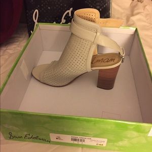 Sam Edelman nude peep toe shoes with strap